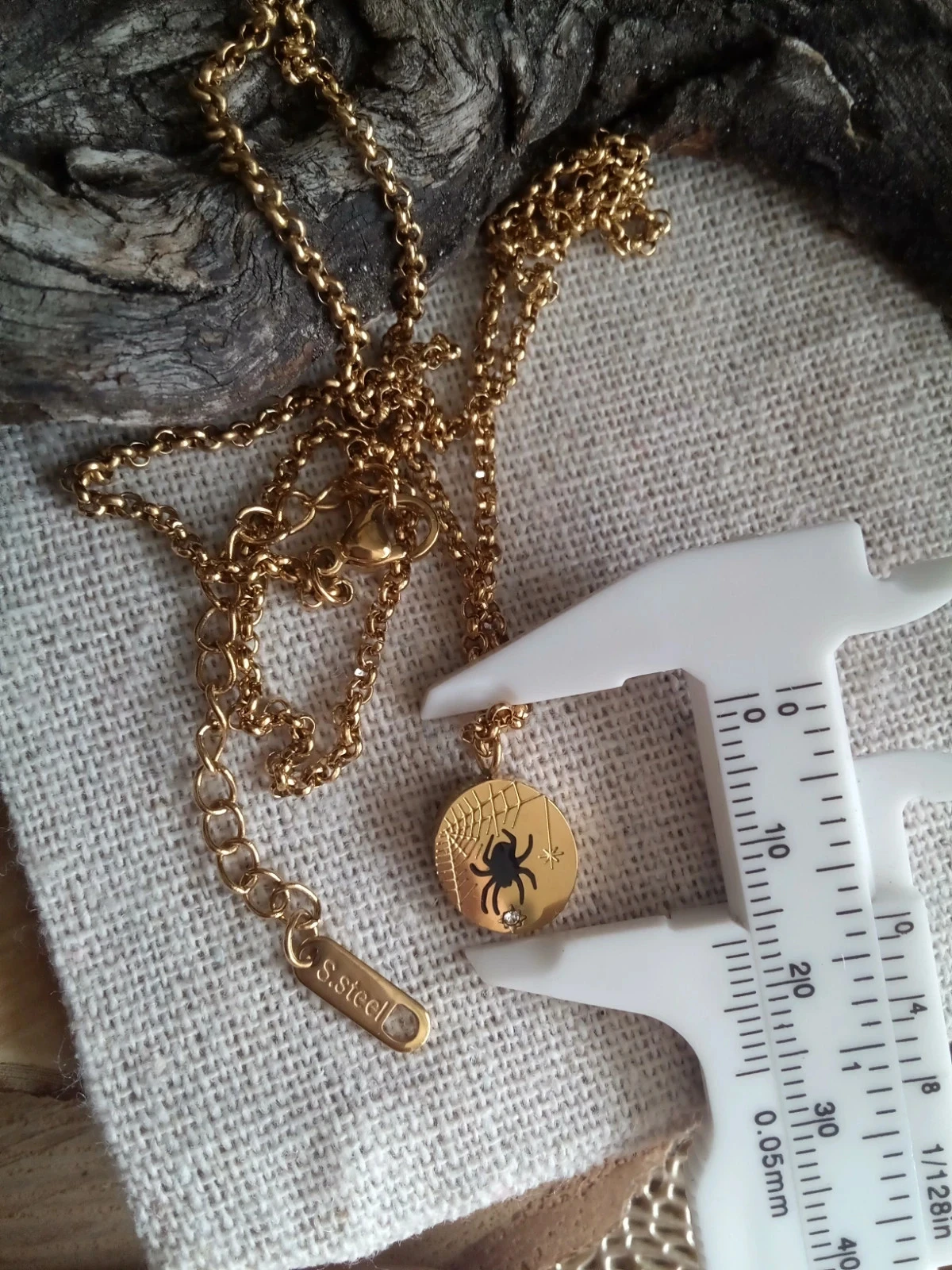 Collier chaîne médaillon araignée – photo 2